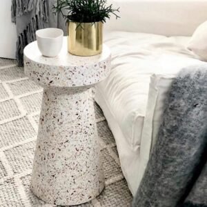 طاولة طيبة جانبية